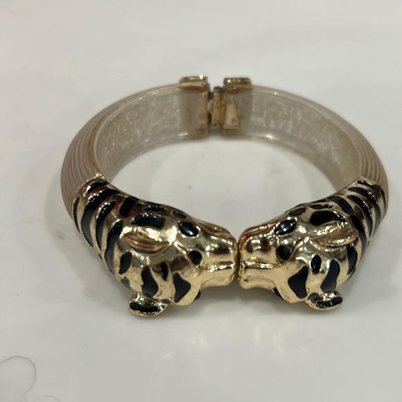 🔥 😊 Lucite Gold and Blackleopard Bracelet